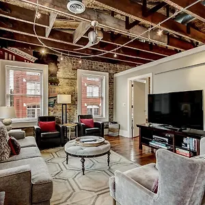 broughton-corner-loft.top-hotels-in-savannah.com/